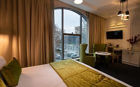 Dondar Hotel Formula 1 View